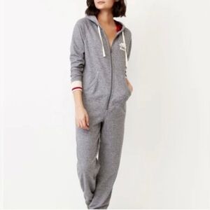 🌷Roots Cabin Onesie Pajama Jumpsuit in Salt and Pepper with Red Trim🌷size:S